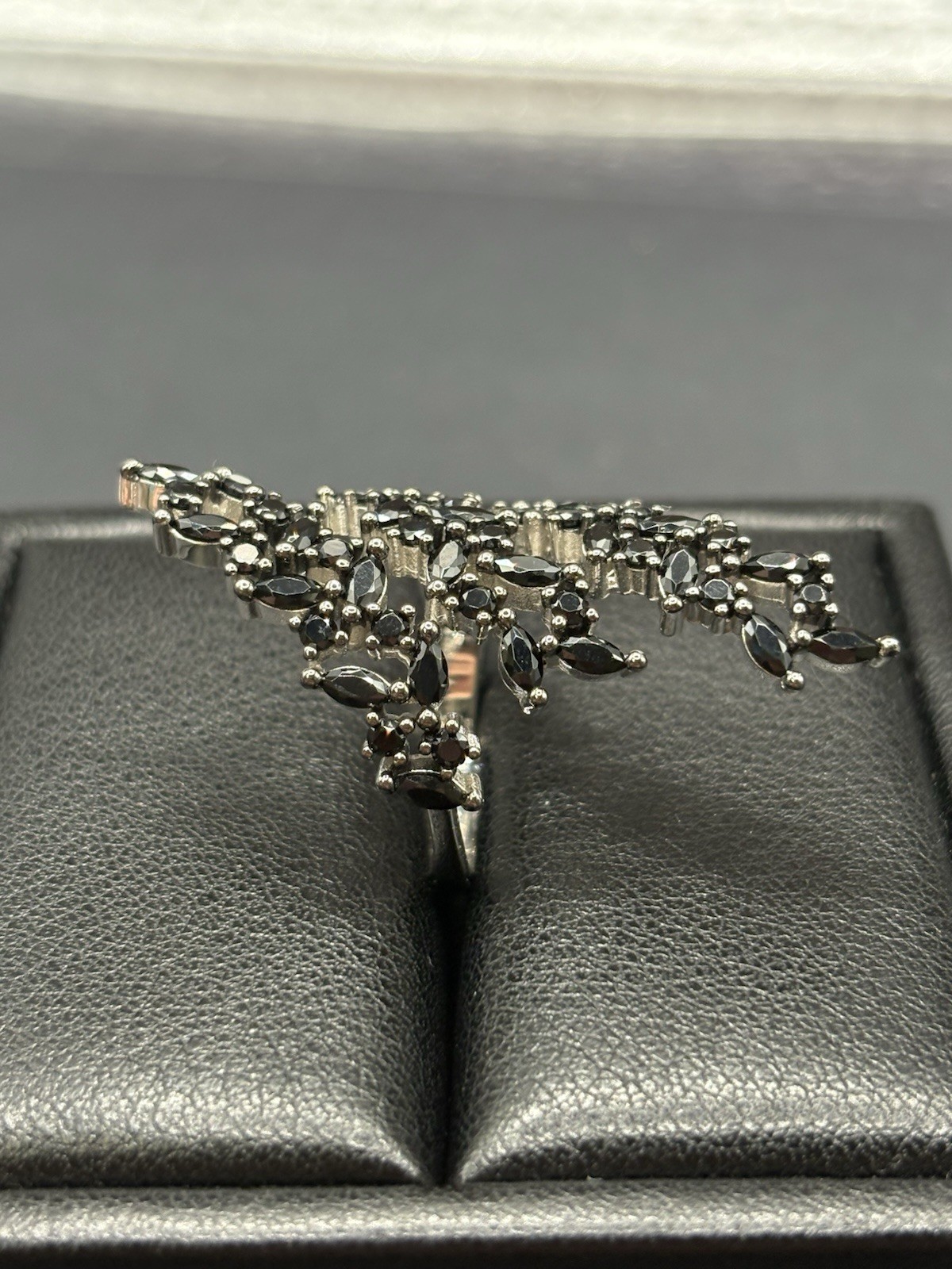 EUC Sterling Silver Black Cubic Zirconia Vine Ring 7 Grams Size 8 E29