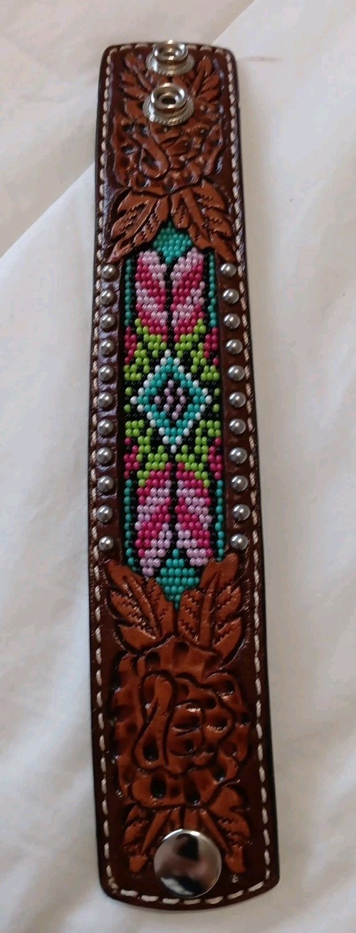 Bracelet. Hand Tooled Leather Beaded Western Women’s Snap Closure