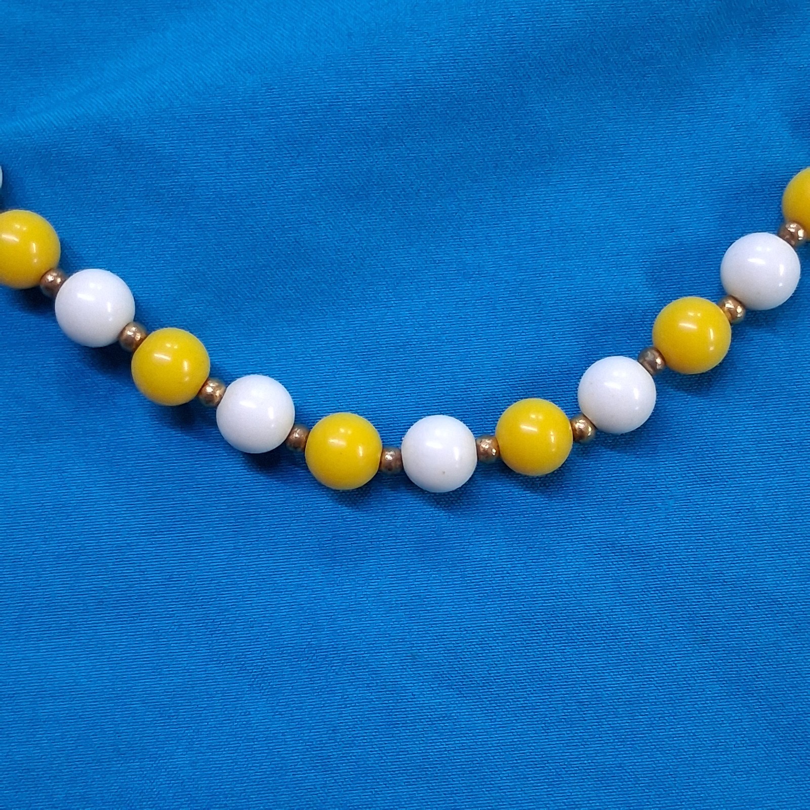Vintage Yellow & White Round Bead Gold Tone Spacers Necklace