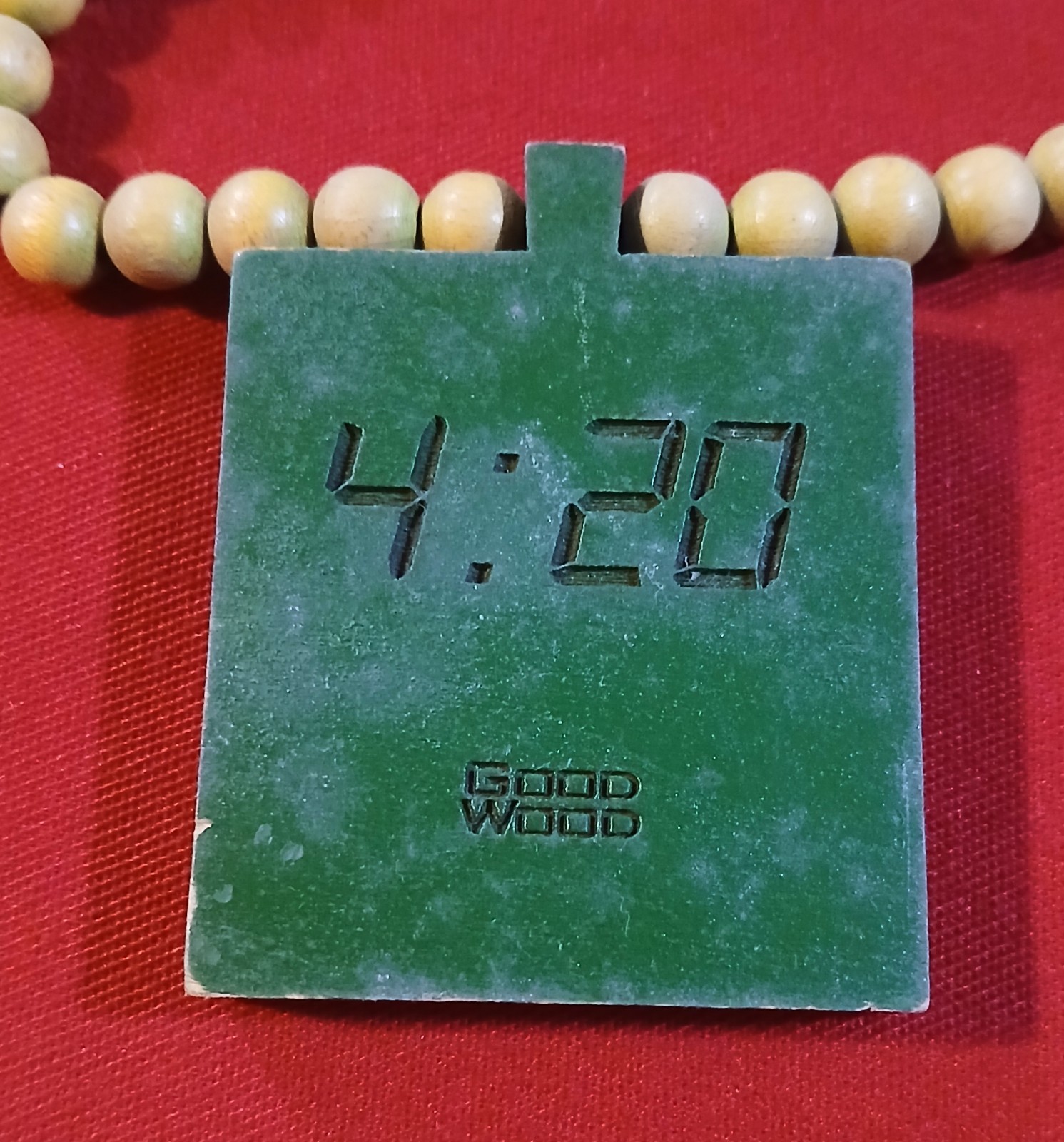 MARIJUANA LEAF PENDANT BEAD NECKLACE☆GOOD WOOD☆4:20☆USED IN GREAT CONDITION