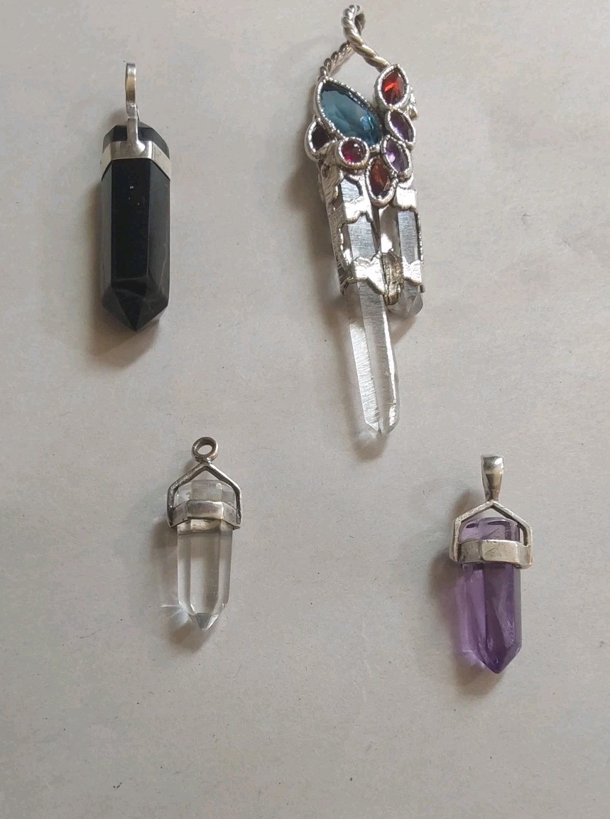 Lot Of Black Onyx Amethyst Quartz Gemstone Pendants 10.3 4.6 2.1 & 1.6 Grams