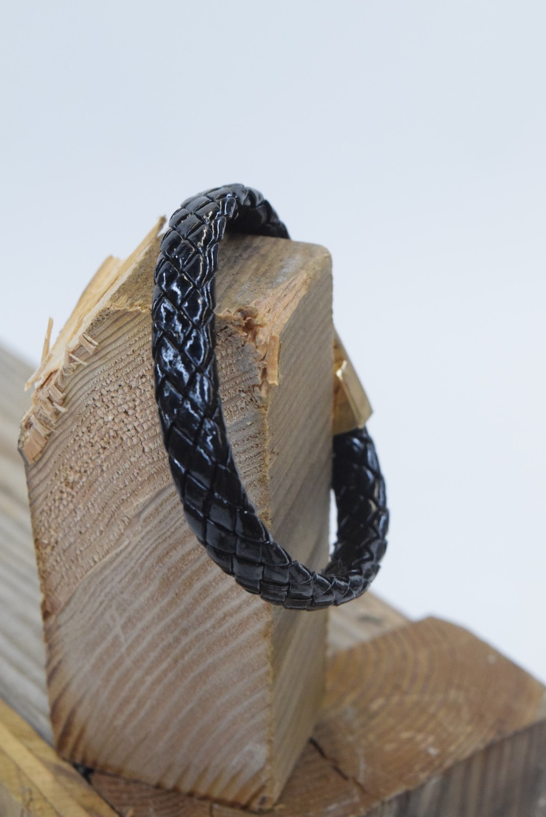 NWT WOMEN’S BLACK & GOLD BRACELET BY ESMOR. LEAD & CADMIUM COMPLIANT.