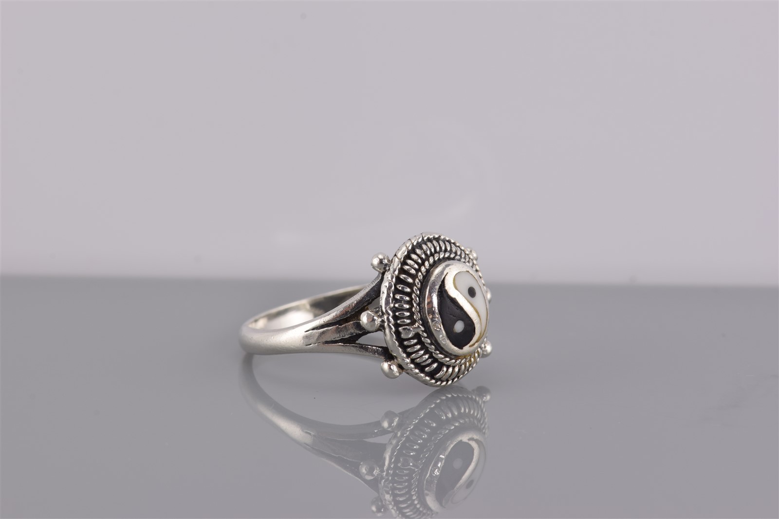 Sterling Silver Black & White Enamel Yin Yang Band Ring 925 Sz: 8