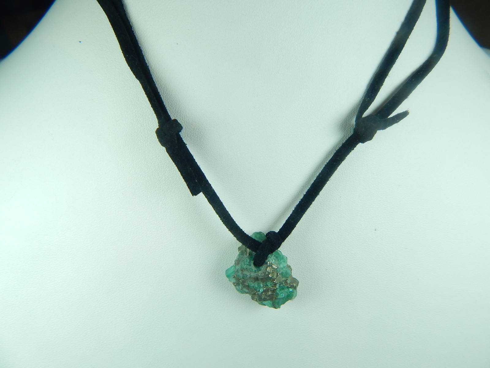 Colombian Emerald Rock with Crystals 26.00 Cts Raw Natural Mineral Beryl Muzo M