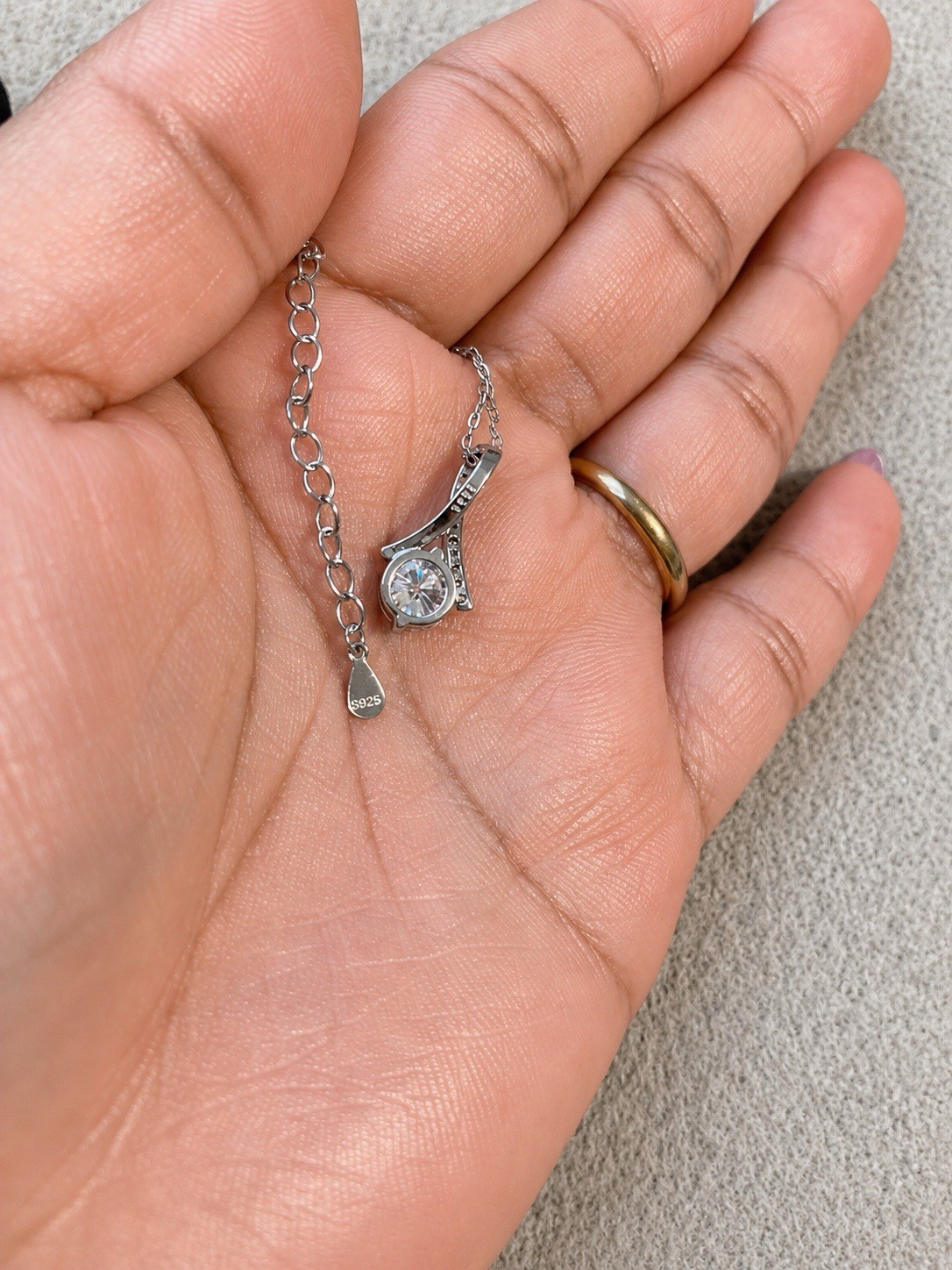 1.0 CT D Color Moissanite s925 Pendant and Chain adjustable 16-18 size