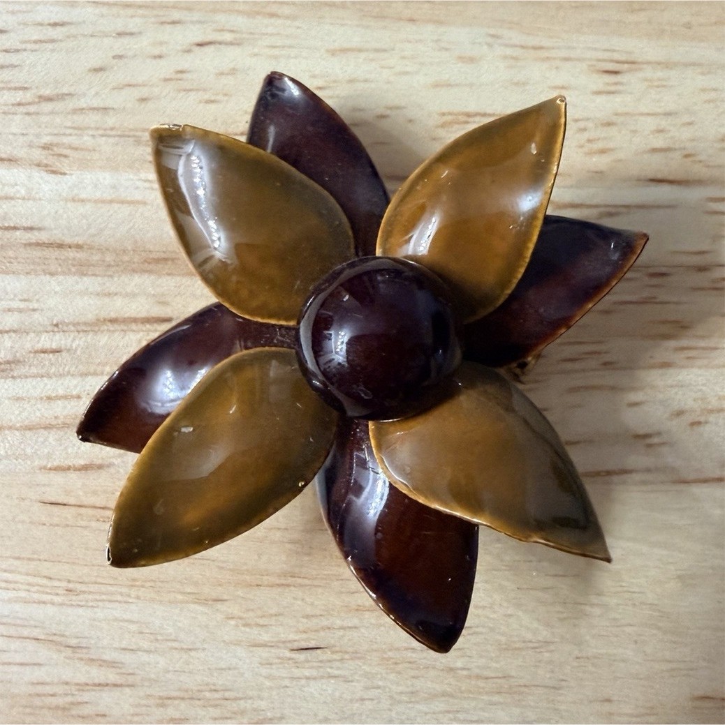 Vintage Flower Brooch Pin – Brown & Amber Metal, Flowers & Plants Theme