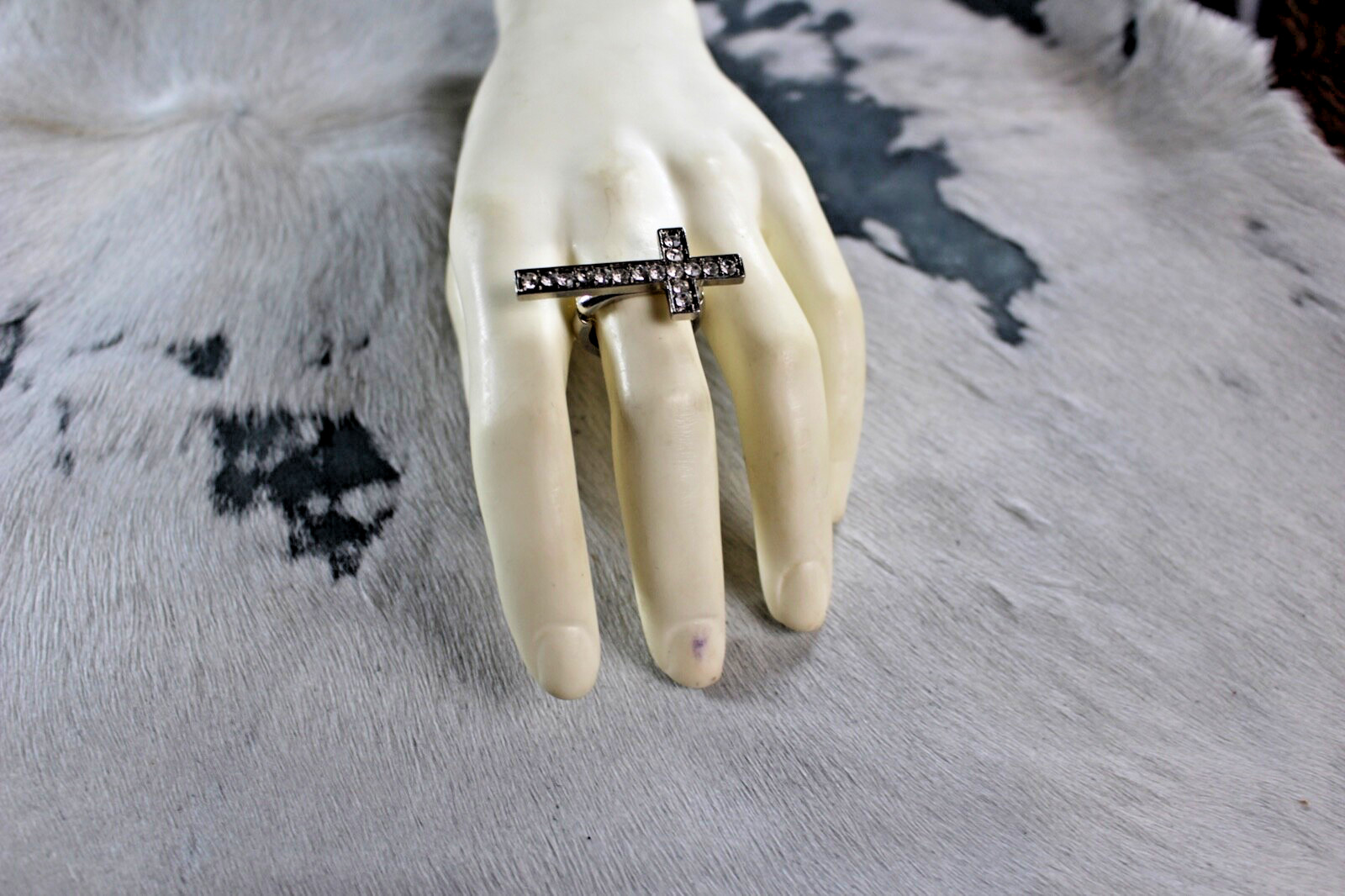 Western Womens Ring 1 1/2 x 5/8 in up to 8 Cross Silver Crystal Stretch