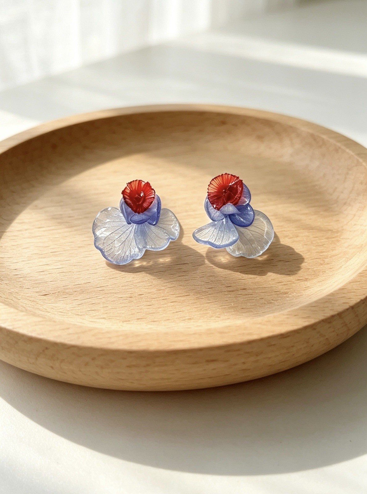 Natural Yunnan Dried Hydrangea Resin Stud Earrings Handmade 925 Silver Ear Posts