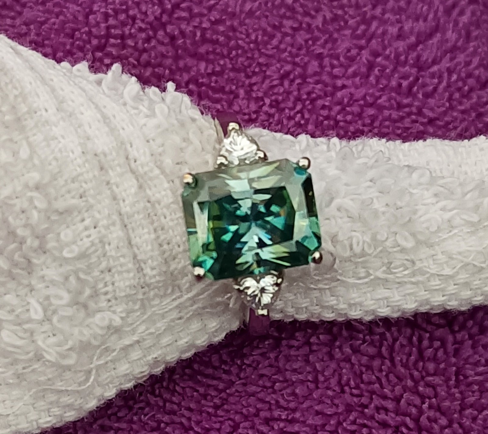 Lab Grown Diamond Ring – Luxury Green Center Stone with Sparkling Side Diamonds