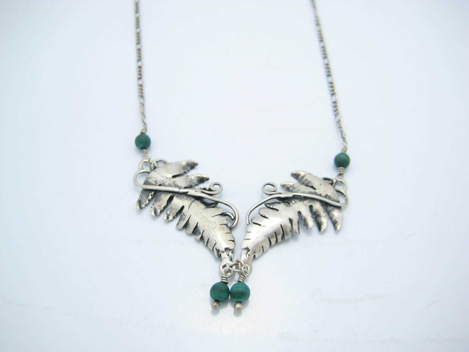 Sterling Silver 1.6mm Figaro Malachite Leaf Design Chain Link Necklace 18.5″