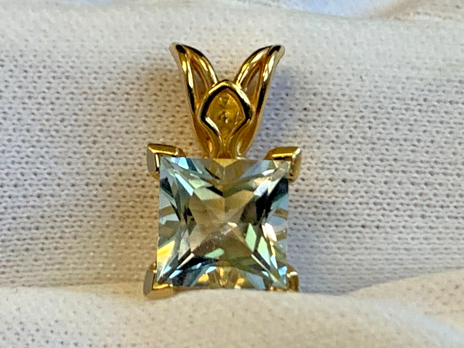 14K Yellow Gold Pendant 1.48g Fine Jewelry Aquamarine Color Charm *READ*