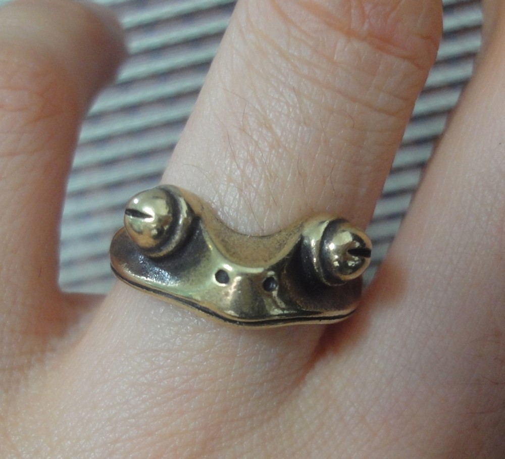Vintage Style Brass Frog Toad Statue Adjustable Ring & Gift Box (US size 6-8)