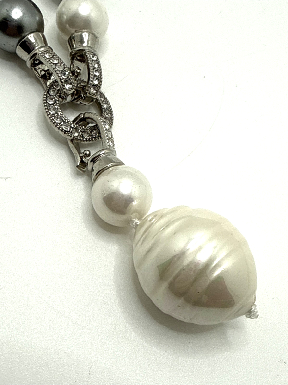 SAACHI Faux Pearl Necklace Detachable Pendant Rhinestone Accents Gray Purple 22″