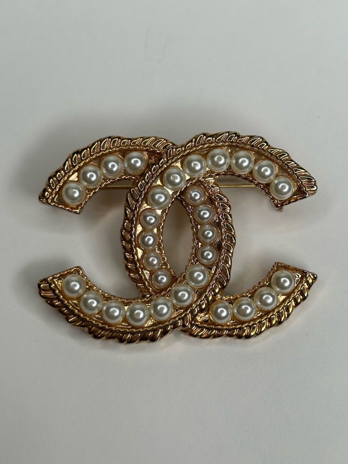 Authentic Vintage 1990 Chanel Collection 28 Pearl Interlocking CC Brooch
