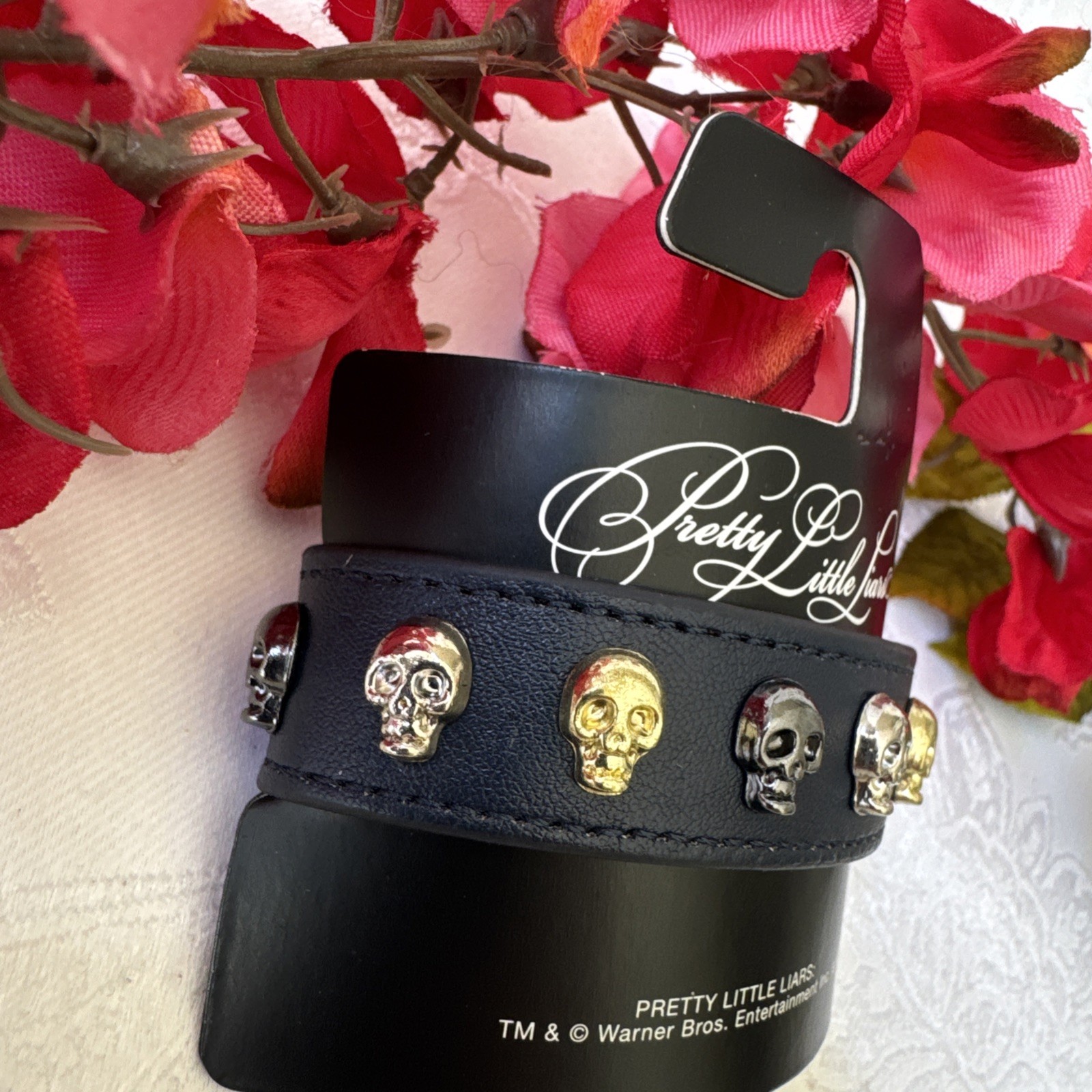 Aeropostale Pretty Little Liars Black Gold Silver Tone Skull Charm Bracelet NWT