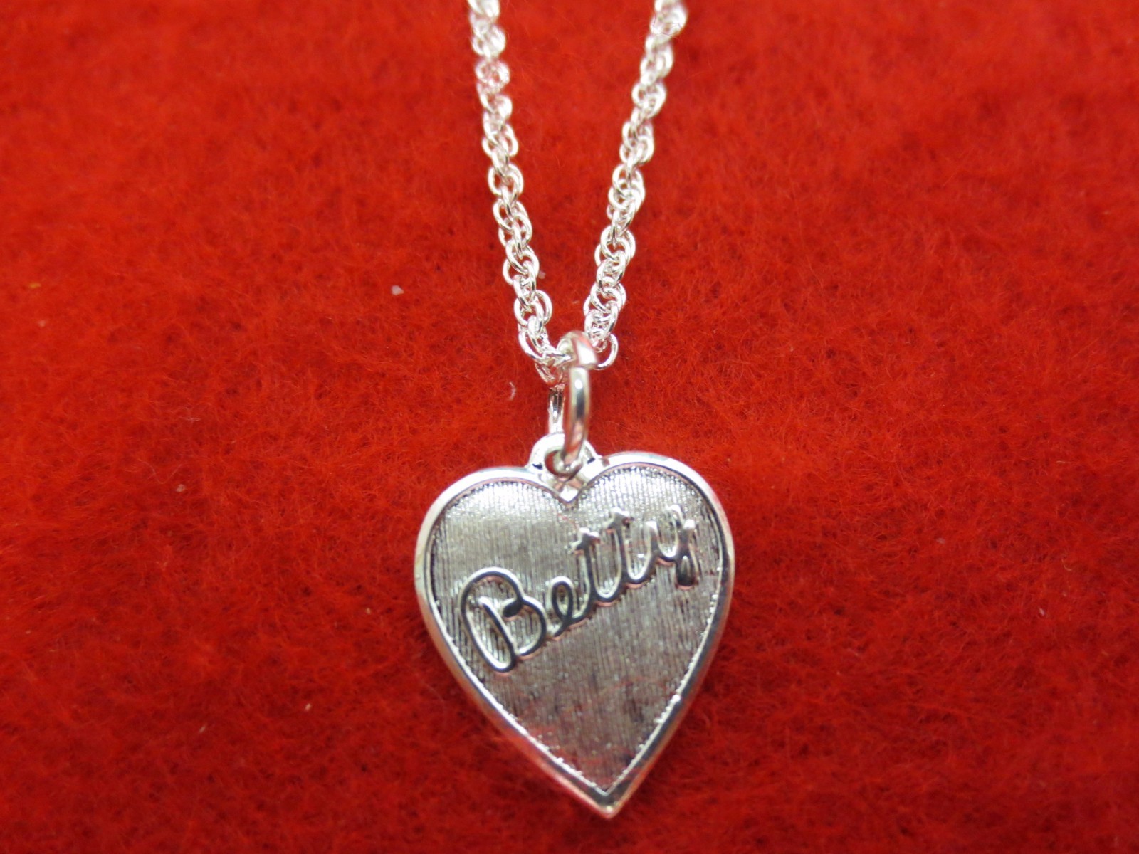 STERLING SILVER PLATED HEART SHAPED BETTY NAME CHARM & 7 ” TO 30″ ROPE CHAIN