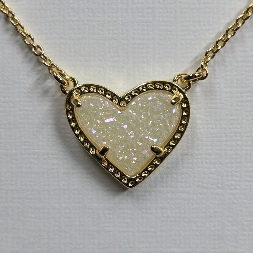 Kendra Scott Ari Heart Pendant in Gold Iridescent Drusy