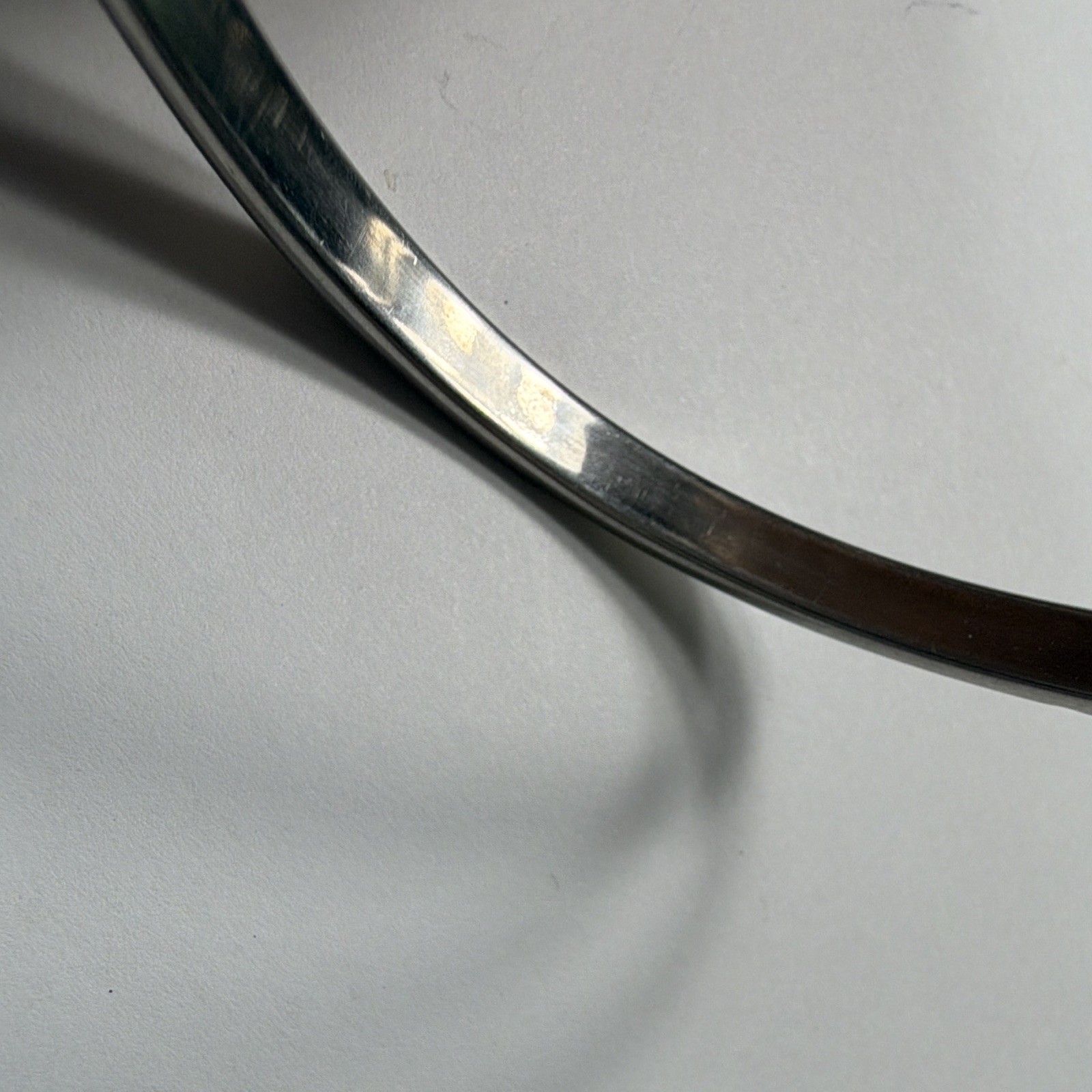 Silver Tone Bangle Bracelet White Mother of Pearl Inlay, Round, Less Than 8 in