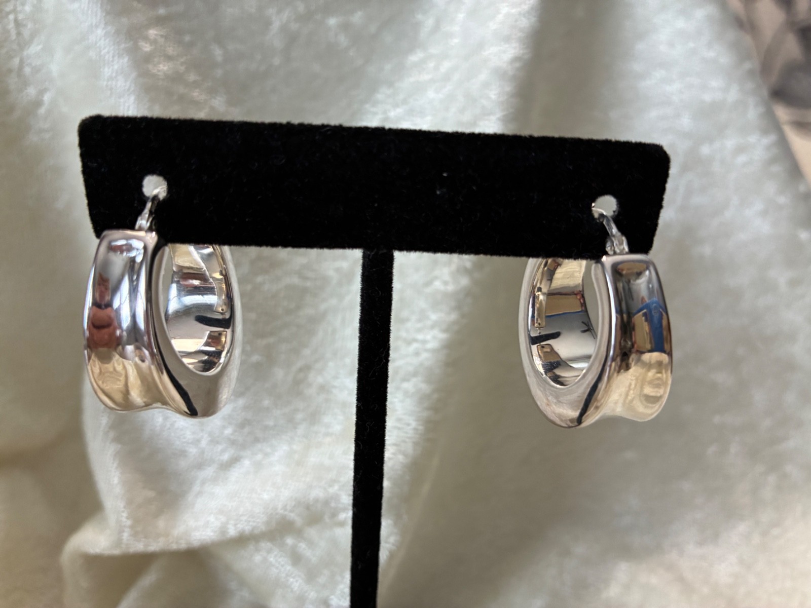 ULTRA FINE 950 SILVER, STERLING OR 18K PLTD CONCAVE CENTER HOOPS (M4850-52)