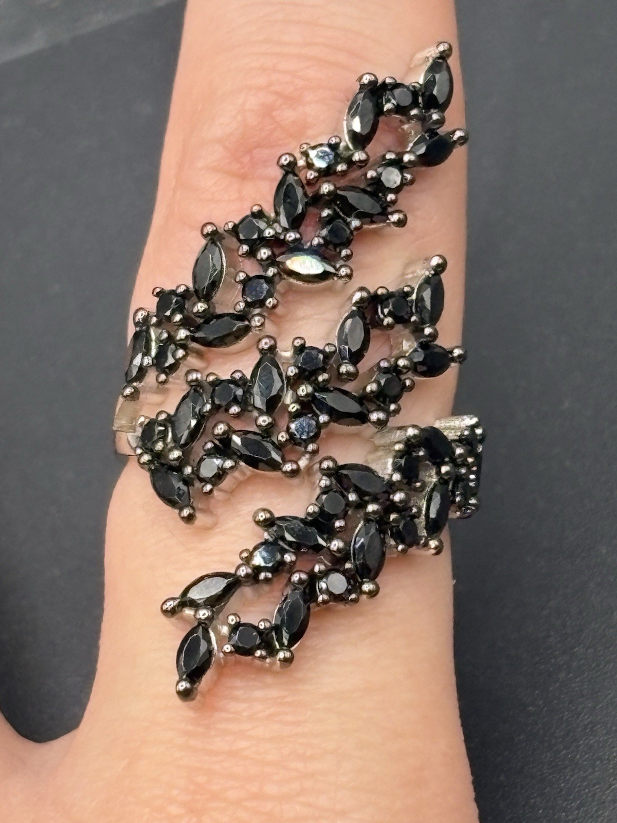 EUC Sterling Silver Black Cubic Zirconia Vine Ring 7 Grams Size 8 E29