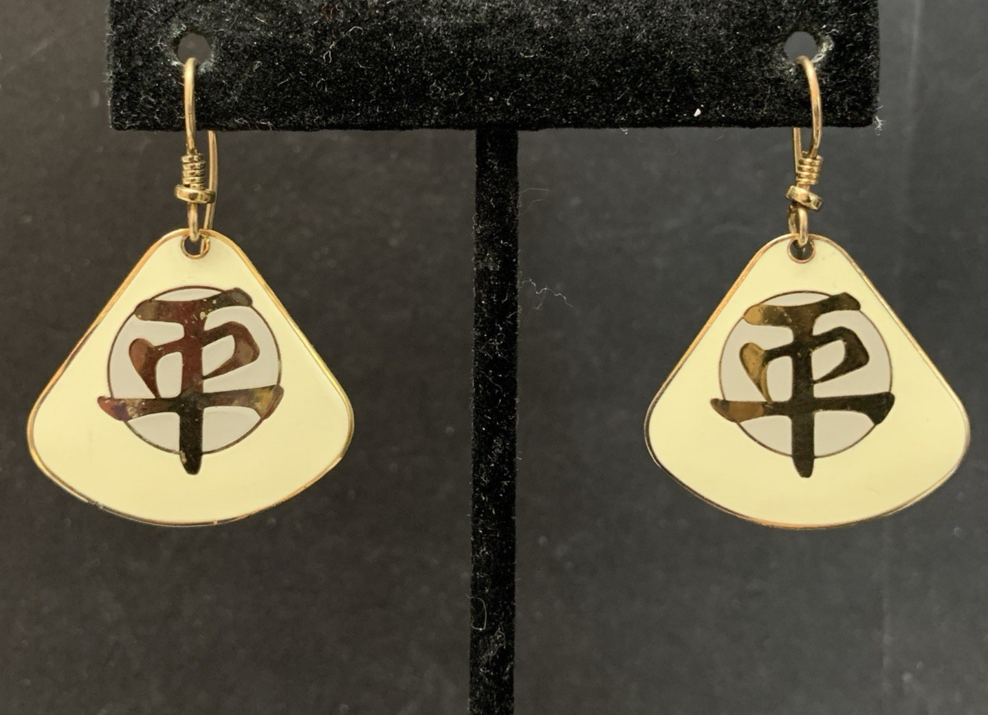 Vintage LAUREL BURCH Chinese Character EARRINGS Gold tone cream Enamel Pierced
