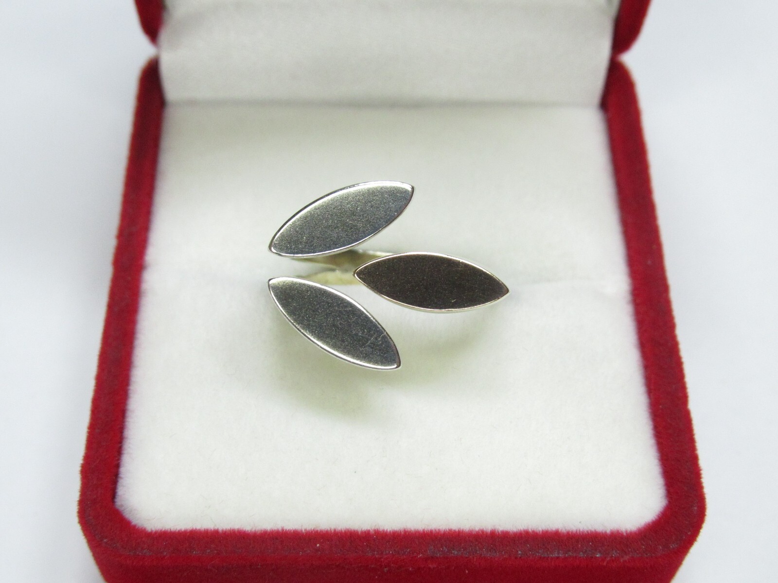 Women’s 925 sterling silver, 375 gold ring, 3,14 gr, size 5,5.