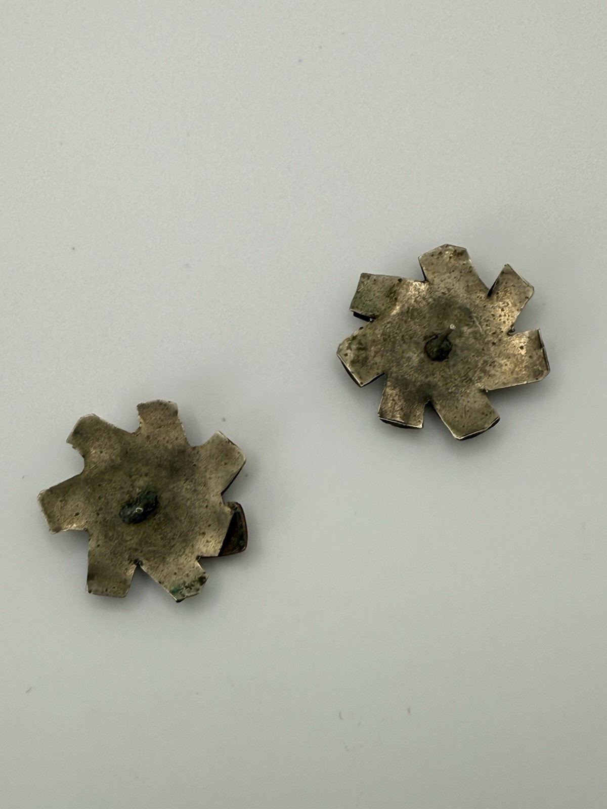 Tri-Tone Gold Silver Brown Metal Flower Stud Earrings, No Stone
