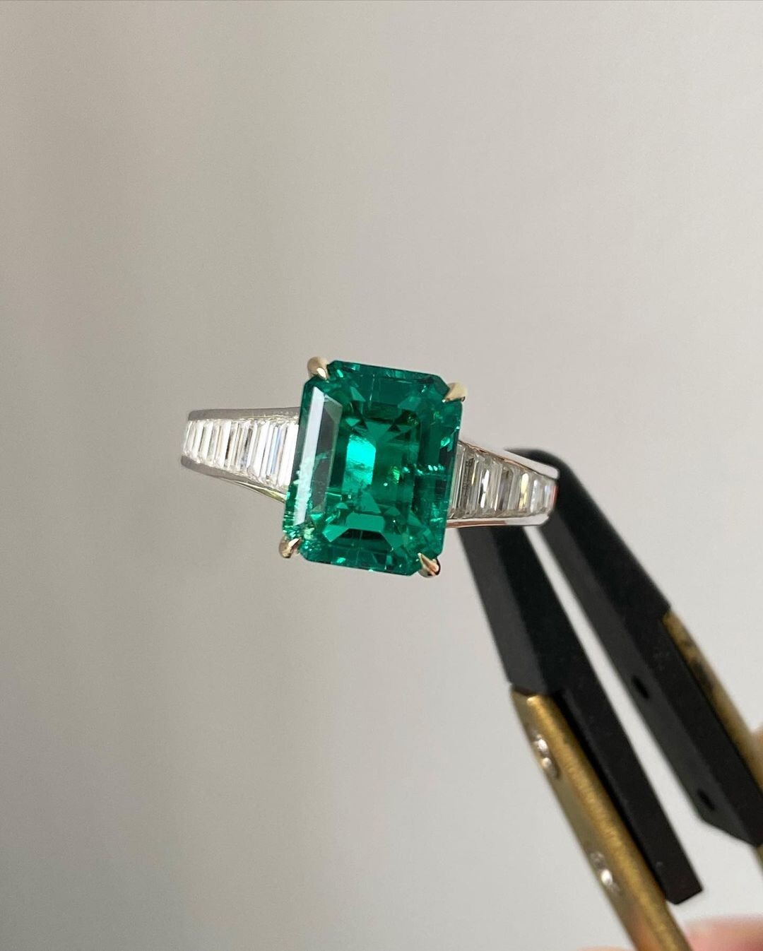 2.70Ct Green Emerald Simulated CZ Solitaire Engagement Gift 14K White Gold Ring