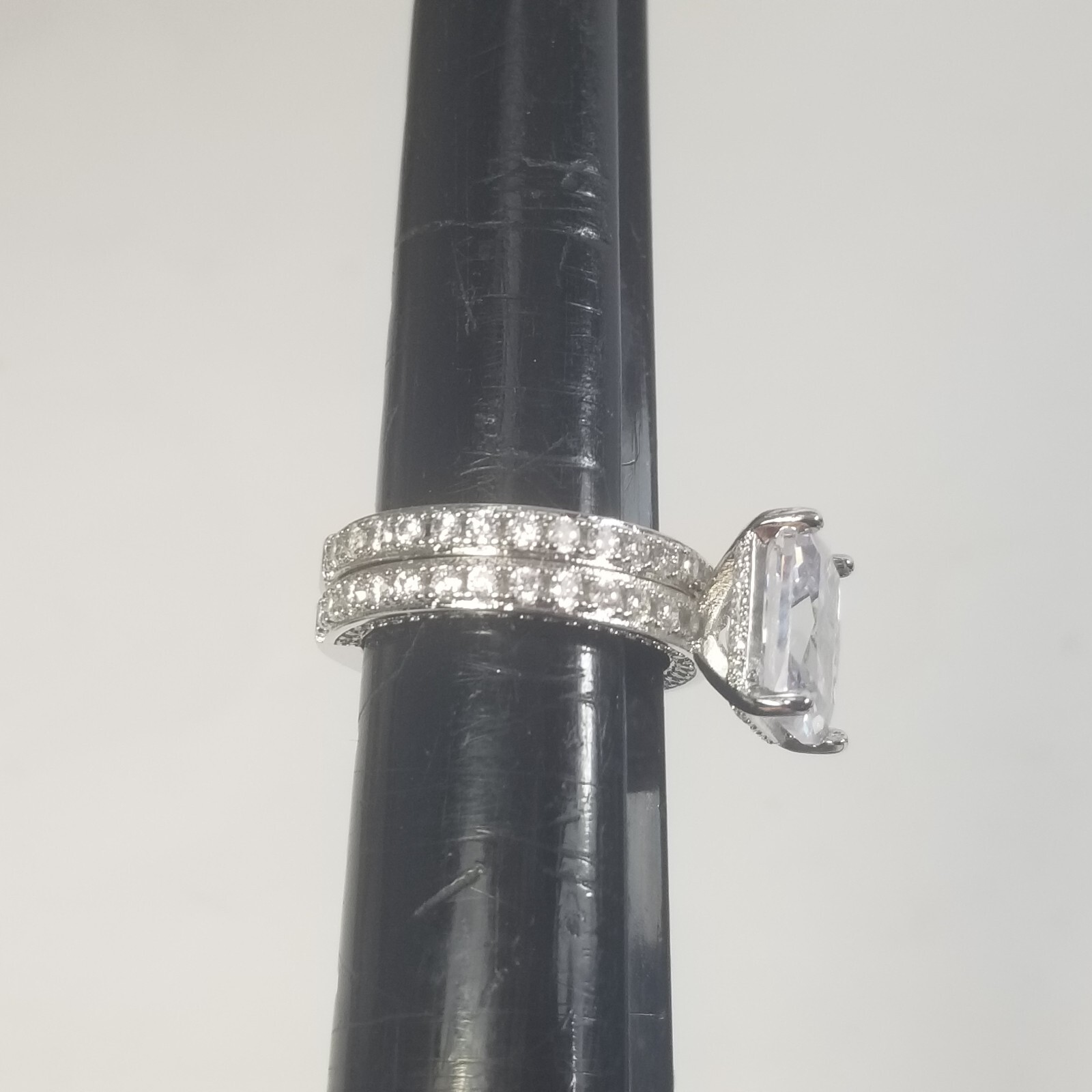 Pair of Vintage Rhinestone Womens Rings Silver Tone Large All Over Size 8.5