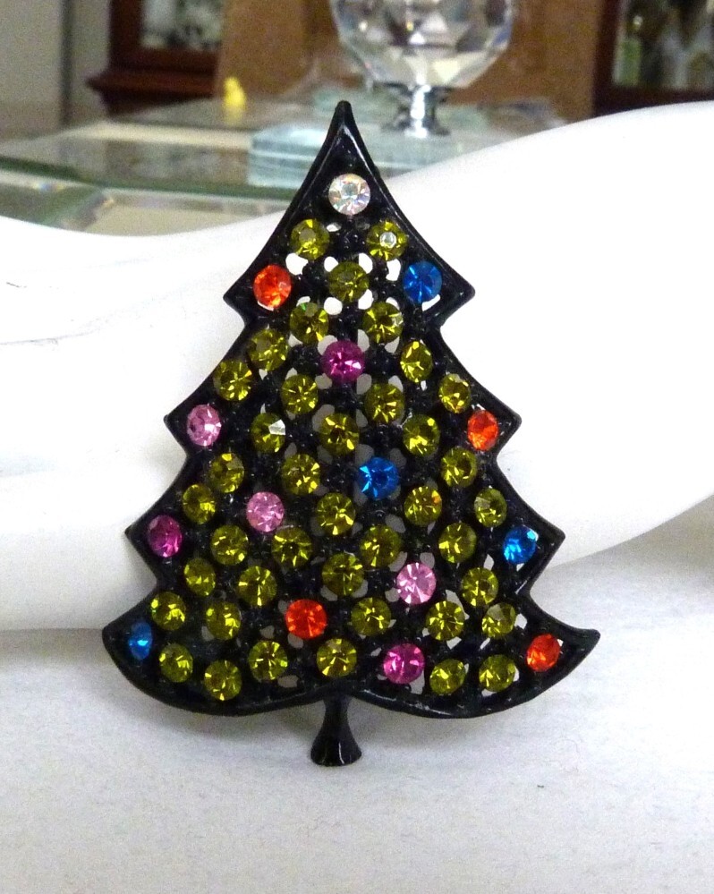 2 1/8″ VINTAGE MOD MID-CENTURY SIGNED MULTI RHINESTONE CHRISTMAS TREE PIN