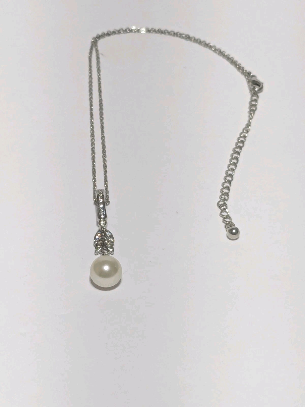 Silver Tone Necklace With Removable Faux Pearl & Rhinestone Leaf Pendant 14″