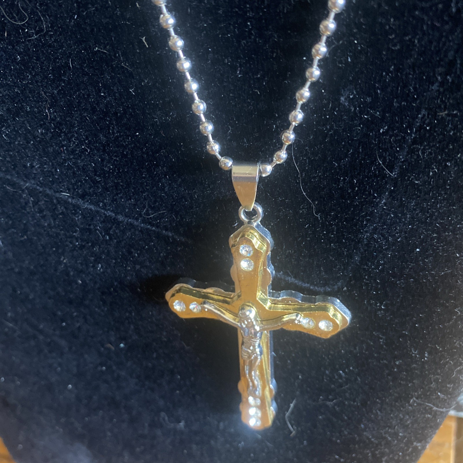 BEAUTIFUL CROSS NECkLACE GOLD AND SILVER TONE ON 20″ 925 SILVER PLATED CHAIN #40