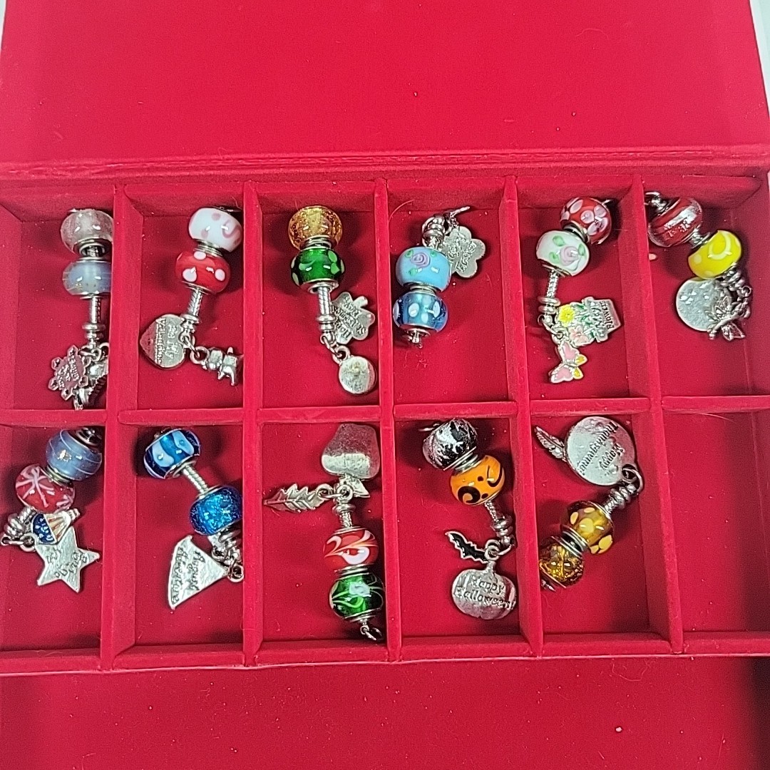 Willabee And Ward Month Monthly Charms Dangles Holiday Calendar and Case READ