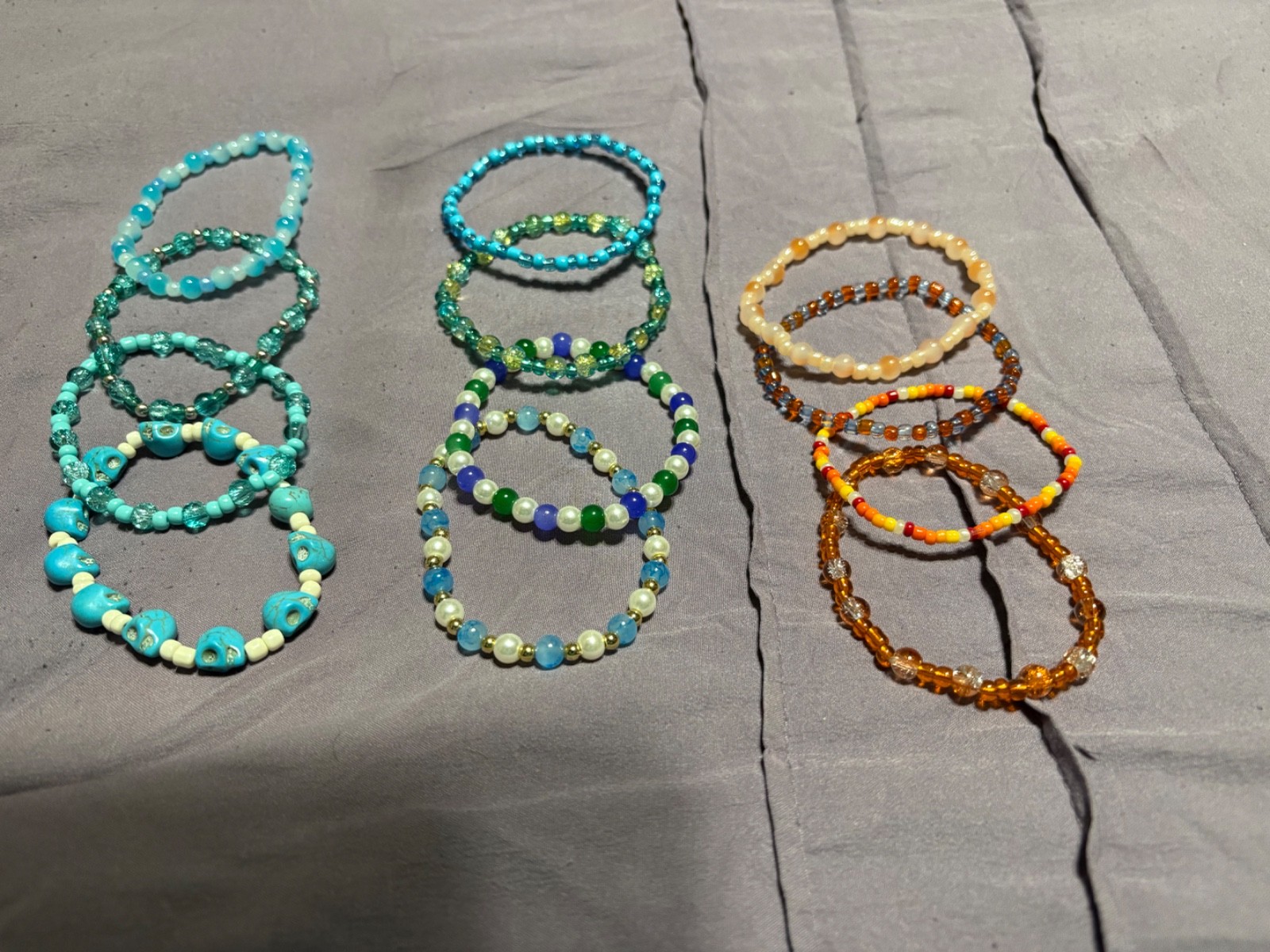 bracelets for women and men. comes in all shapes, sizes and types.