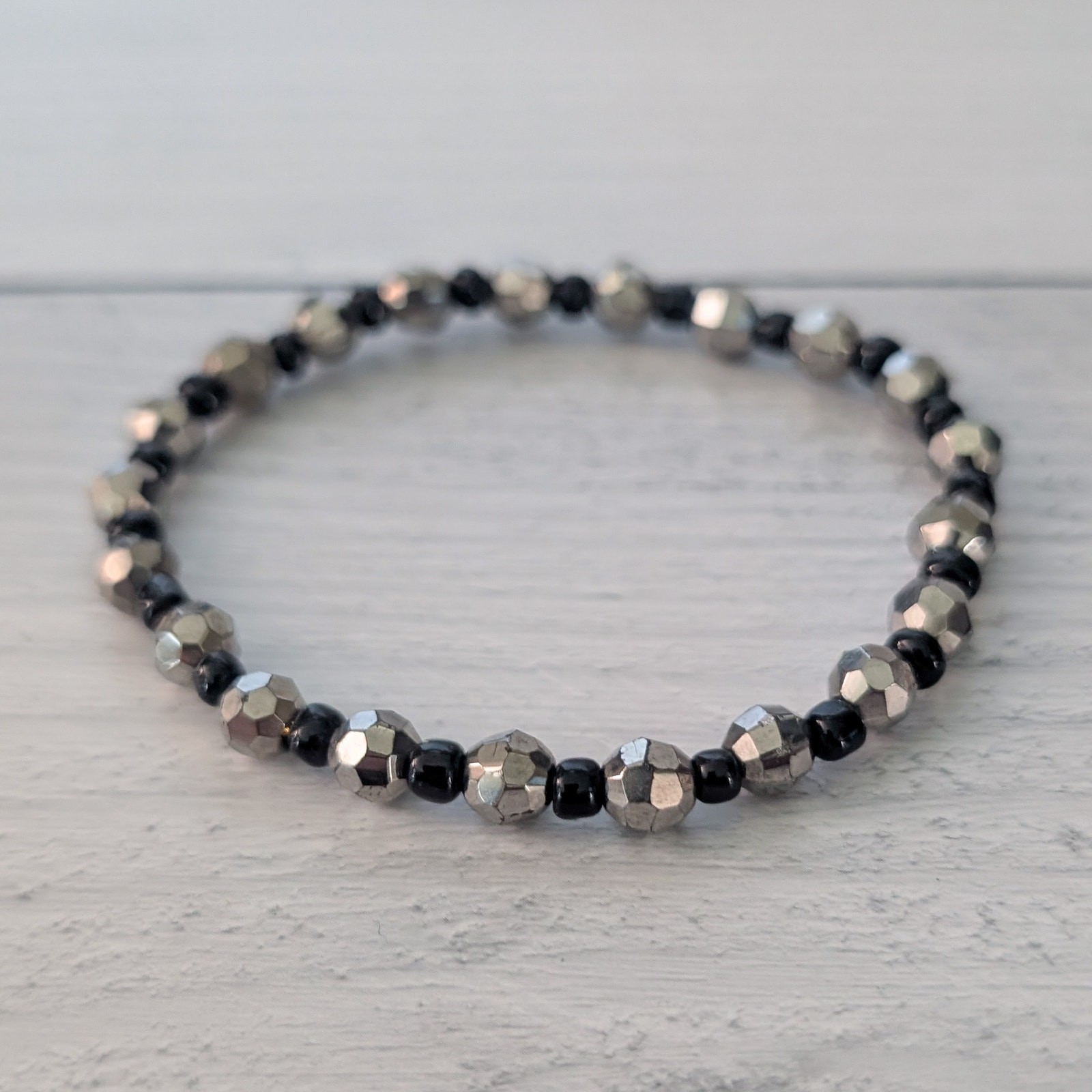 Black & Metallic Tone Stretch Bracelet – Fair Condition