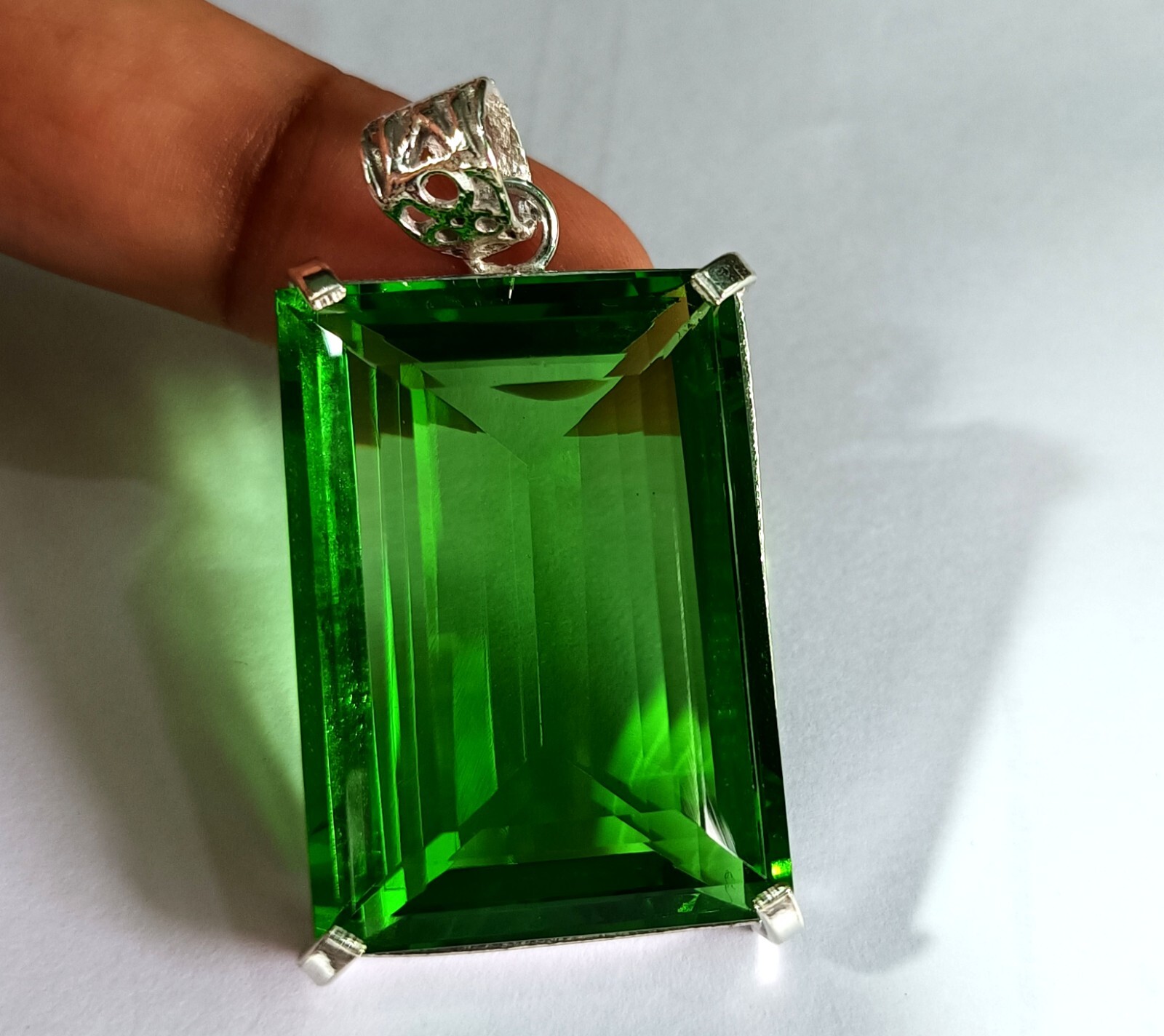 100.90 Ct Emerald Green Natural Topaz 925 Solid Silver Pendant Loose Gemstone
