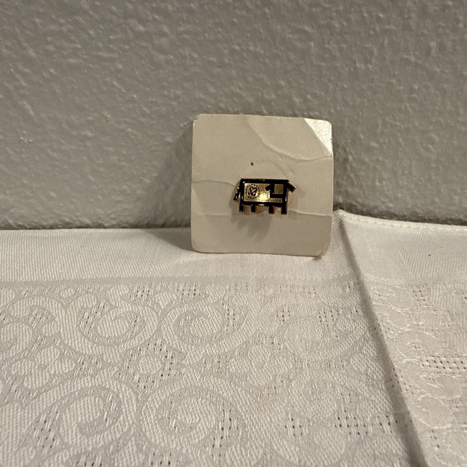 Stuart Anderson Black Angus Steakhouse SA Lapel Pin