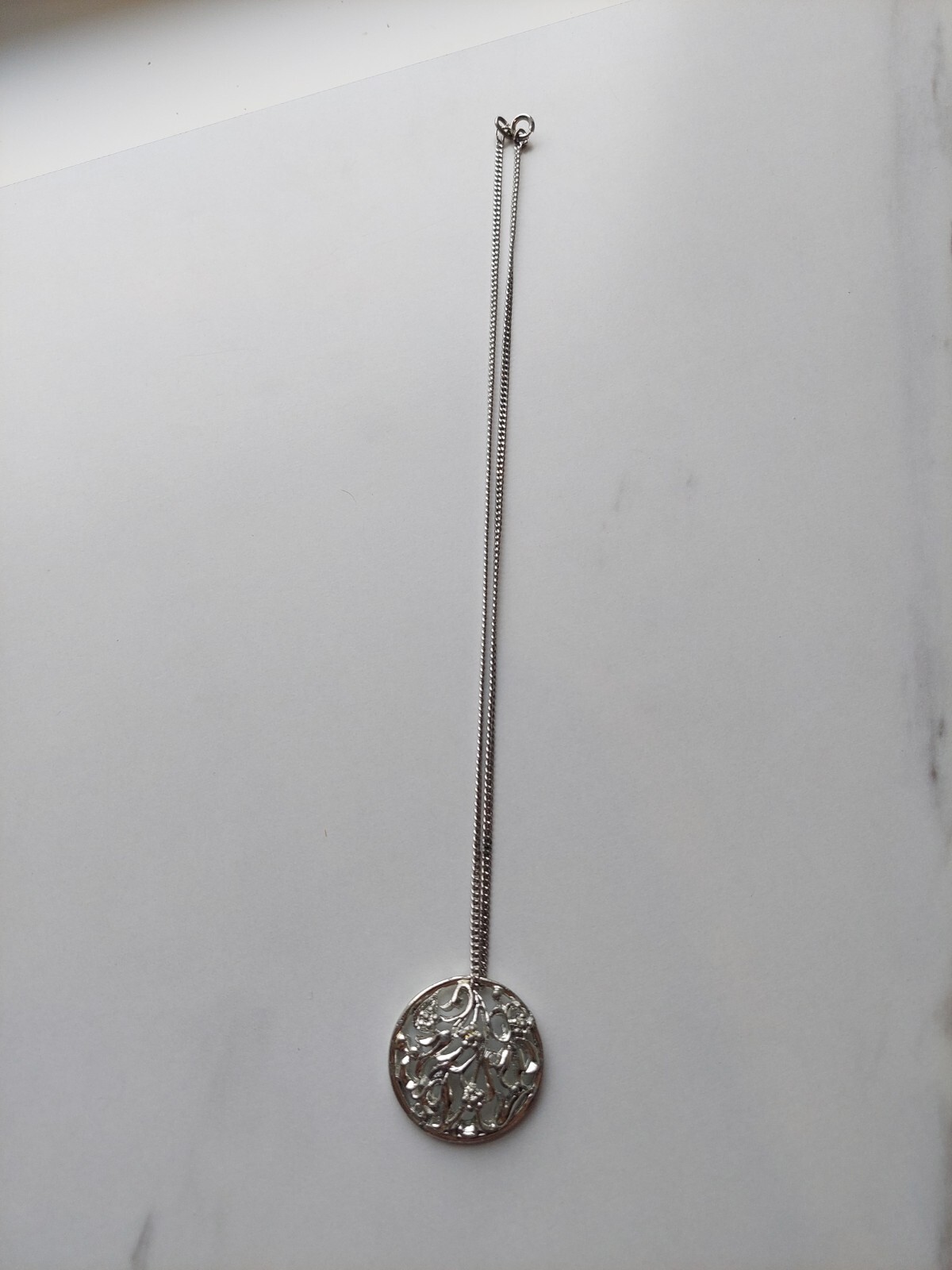 Pendant Necklace Silver Color, Leafy Vine Scroll Swirl Pattern 9″ Chain