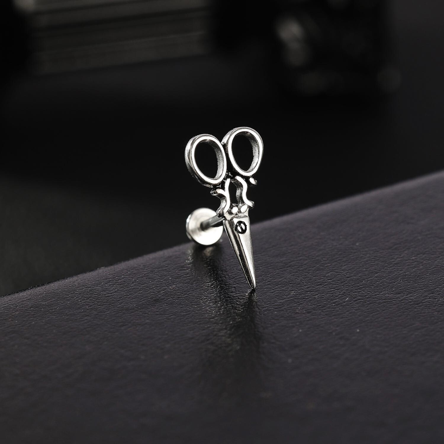 16G Stainless Steel Lip Ring Punk Skull Labret Piercing Helix Piercing Jewelry