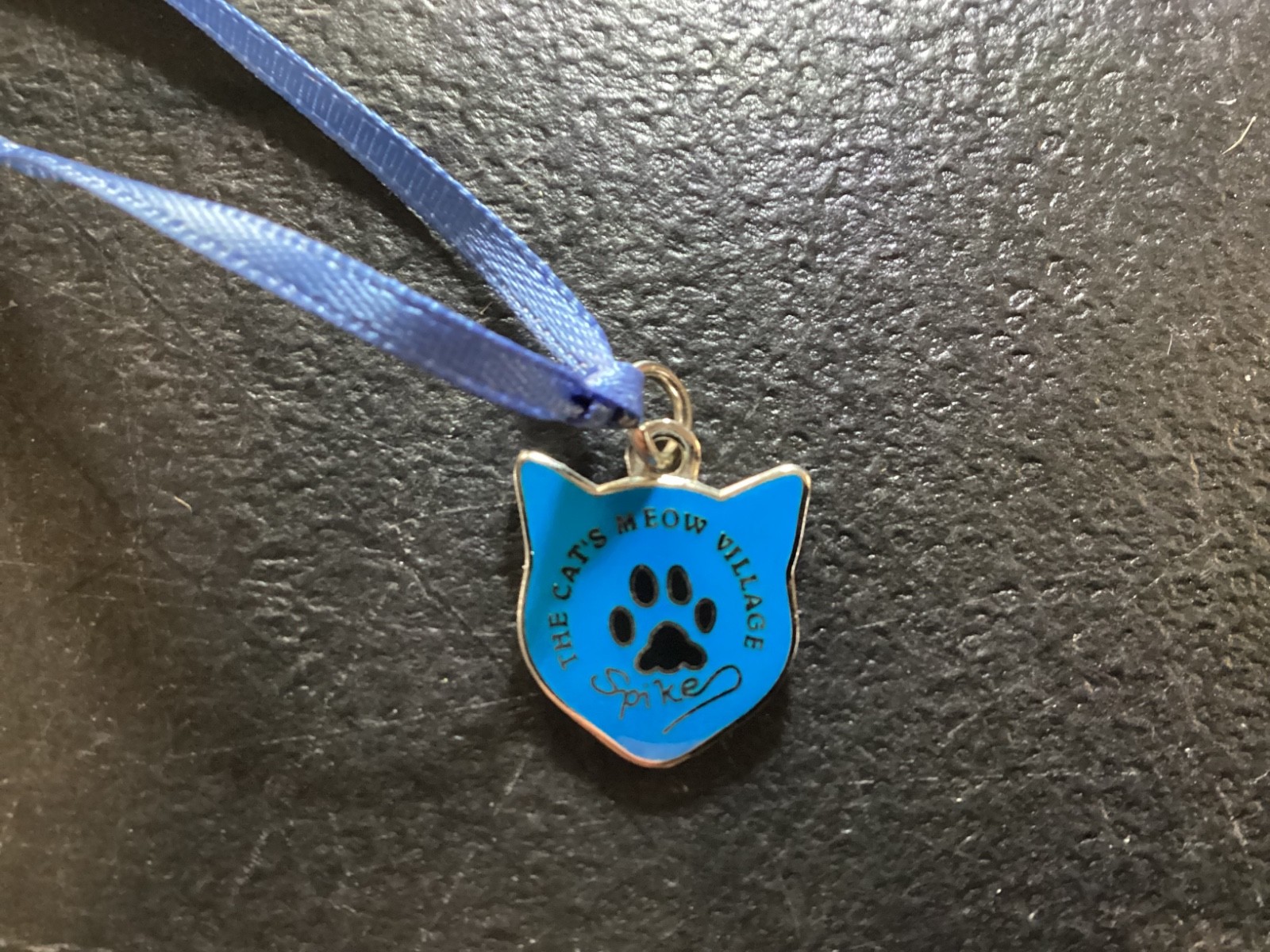 The Cats Meow Village “Spike” Silver Tone Fashion Jewelry Cat HeadShaped Pendent