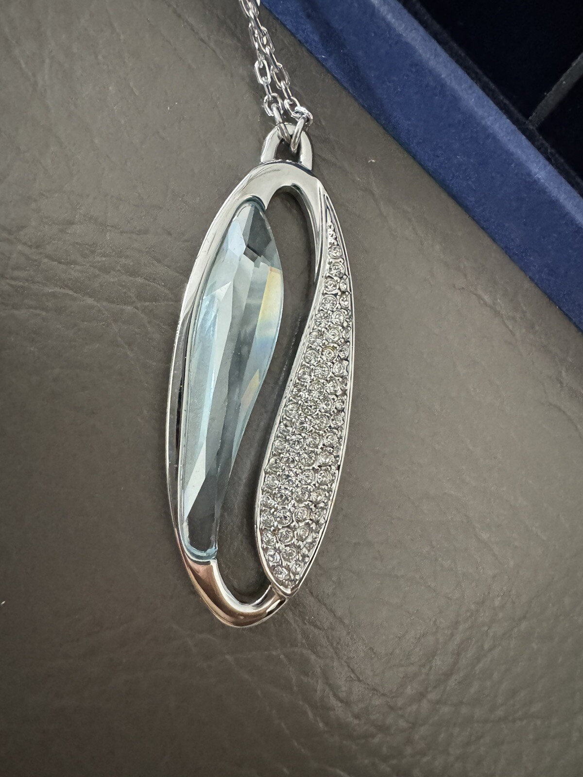 SWAROVSKI SWAN genuine Austrian 35mm crystal in pendant 21″ silver chain