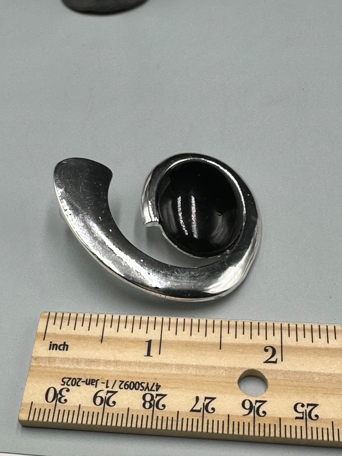 Black Cabochon Stud Earrings Silver Tone Sculptural Swirl Modernist 1.75″
