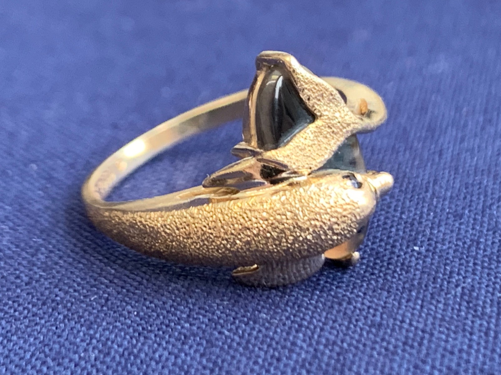 10K Yellow Gold Dolphin Ring 2.53g Fine Jewelry Size 5.25 Band Onyx Look *READ*