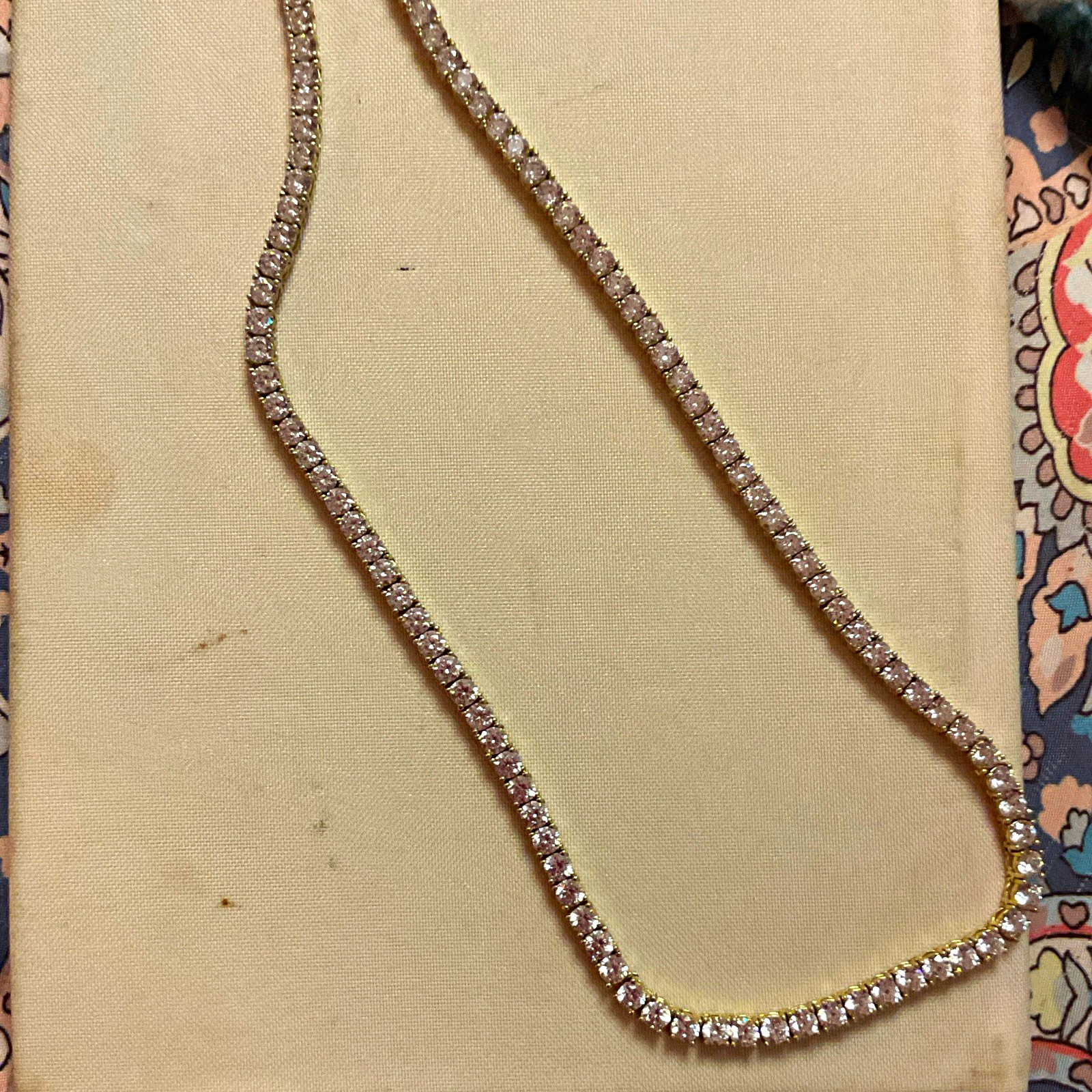 18 carat solid Gold chain with lab grown diamonds. Can prove authenticity.