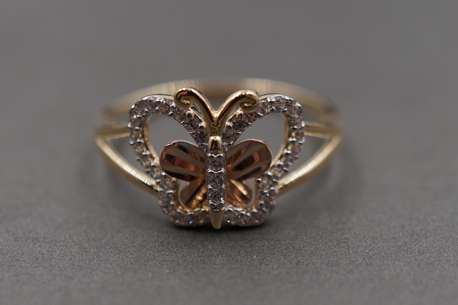 10K Solid Yellow Gold 0.45″ Fancy Butterfly CZ Band Ring. Size 8