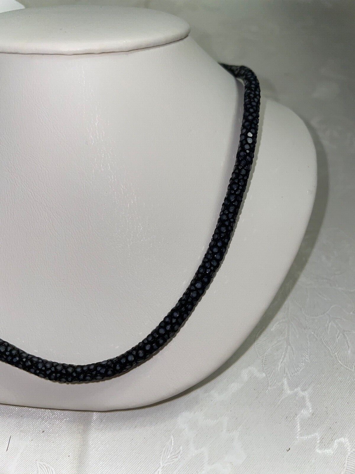 NWT Samuel B Genuine Stingray Leather Necklace Made in Hong Kong New York Bali