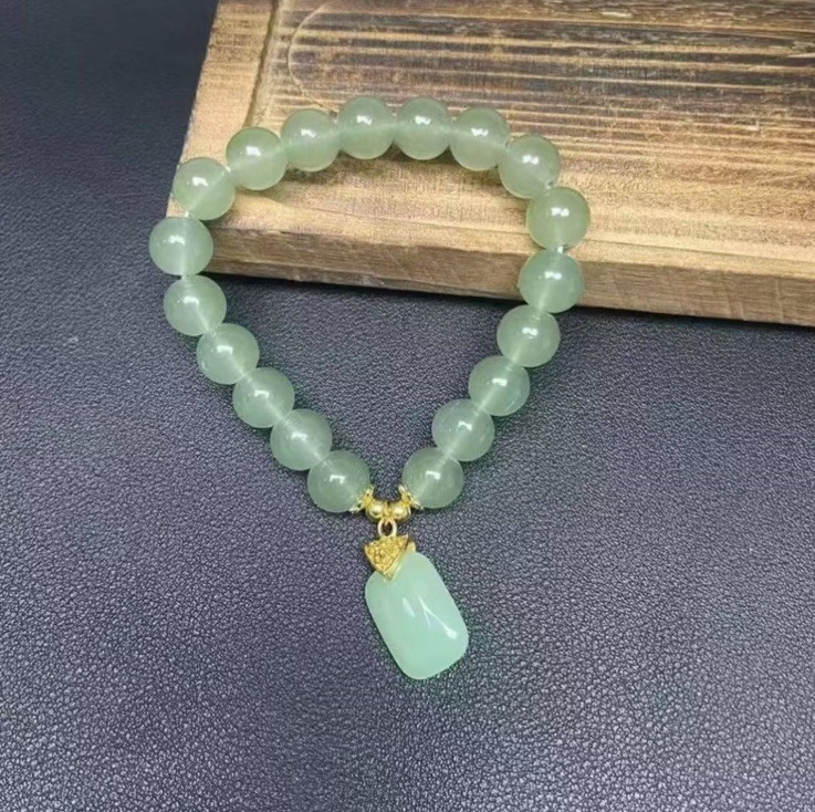 Emerald-green crystal single-strand bracelet (1.0mm) with white jade pendant