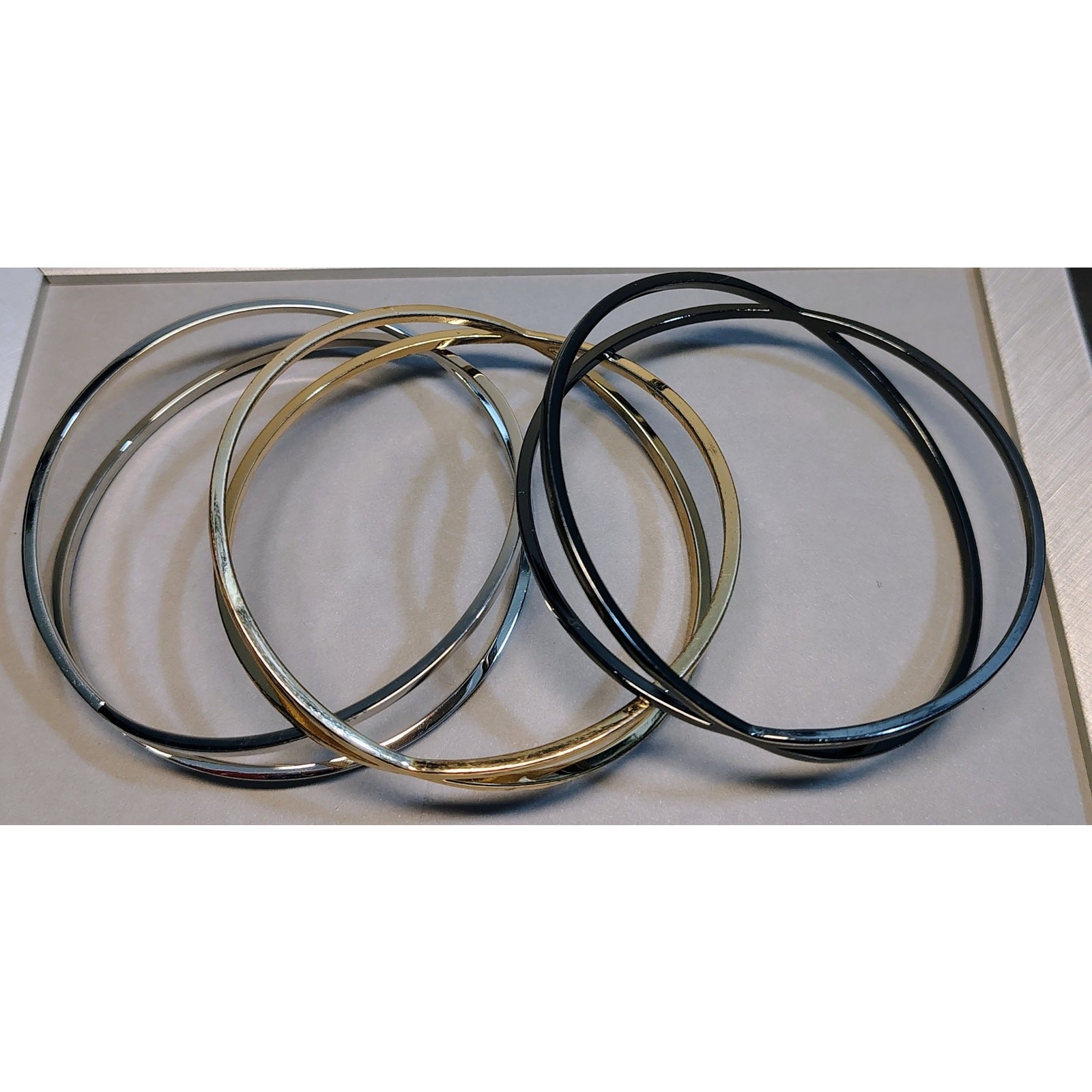 BEAUTIFUL PREMIER DESIGNS TRI-COLOR BANGLE SET – GOLD-SILVER-HEMATITE PLATED