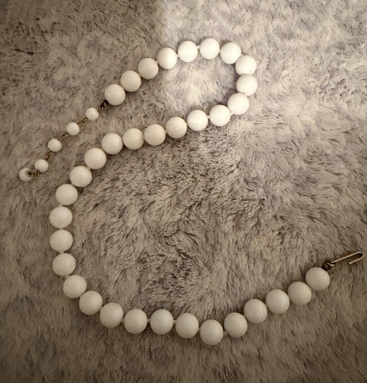 White Round Plastic Beaded Necklace Ball/Bead Chain Barrel Closure No Stone