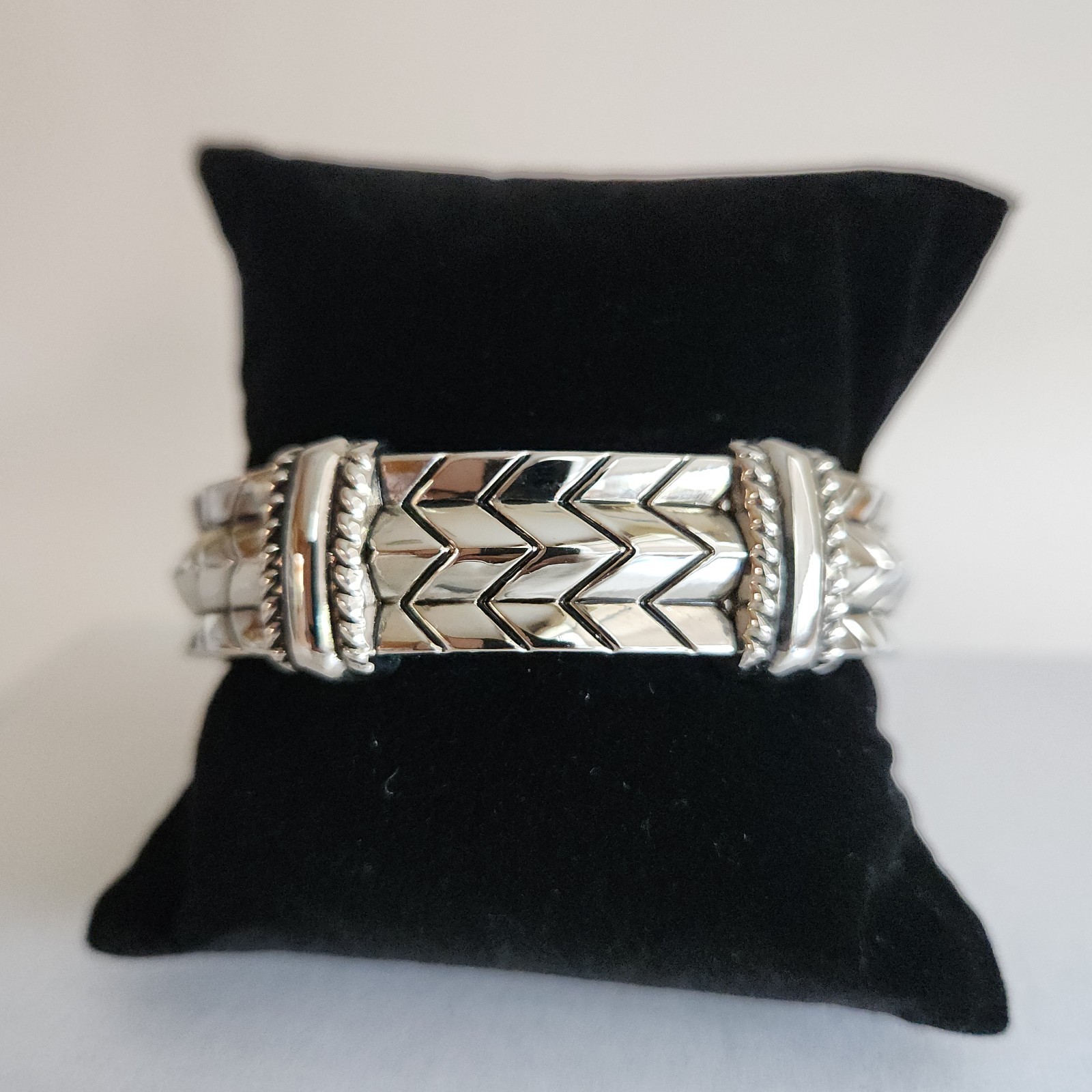 Chunky Bold Silver Tone Hinged Bangle Bracelet | Wide Statement Style | 7″ Fit